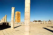 Rabat -  la grande moschea (incompleta) e la Torre Hassan (1184 ad). 